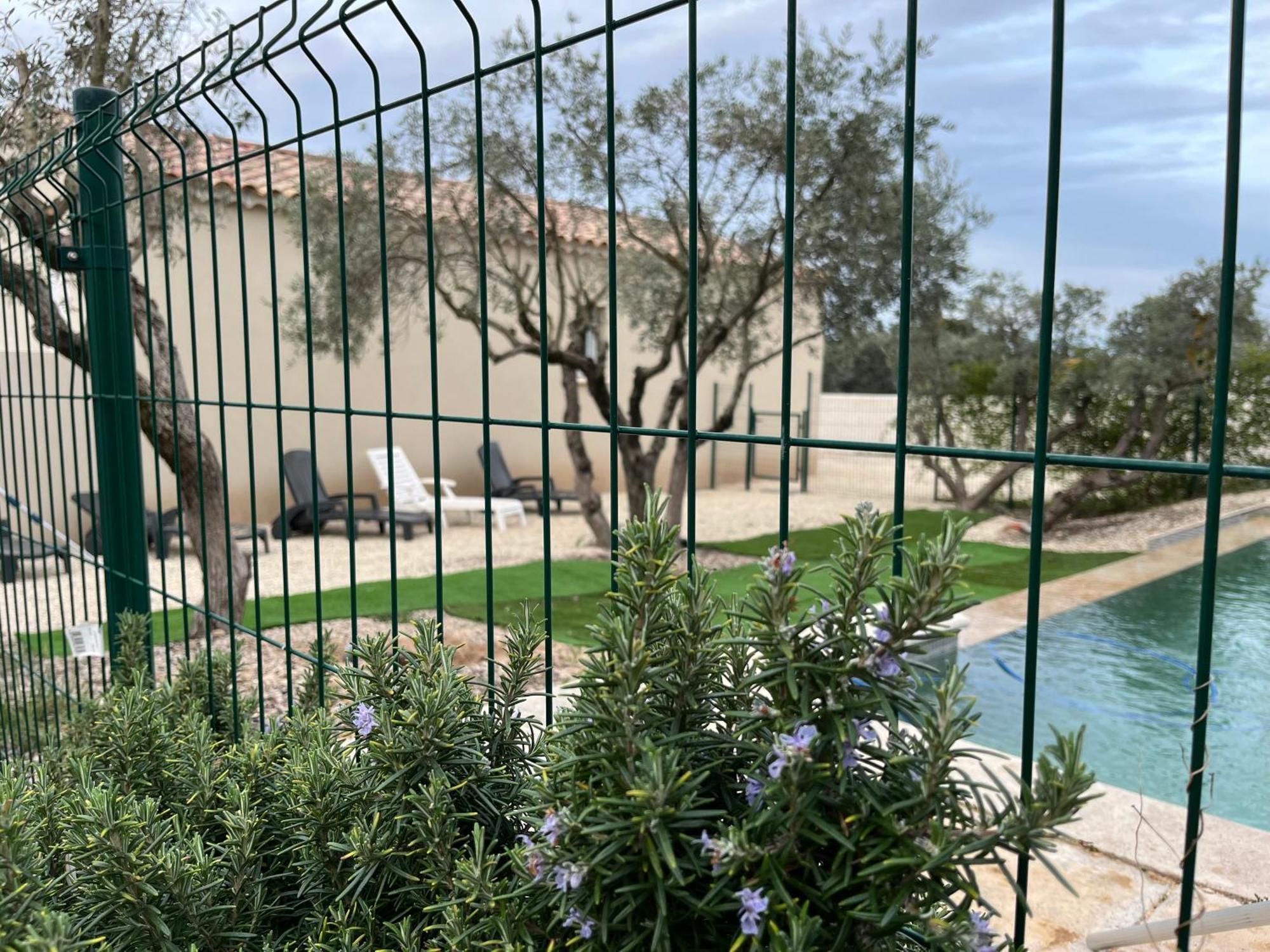 Chez Nous Hotel Mérindol Екстериор снимка