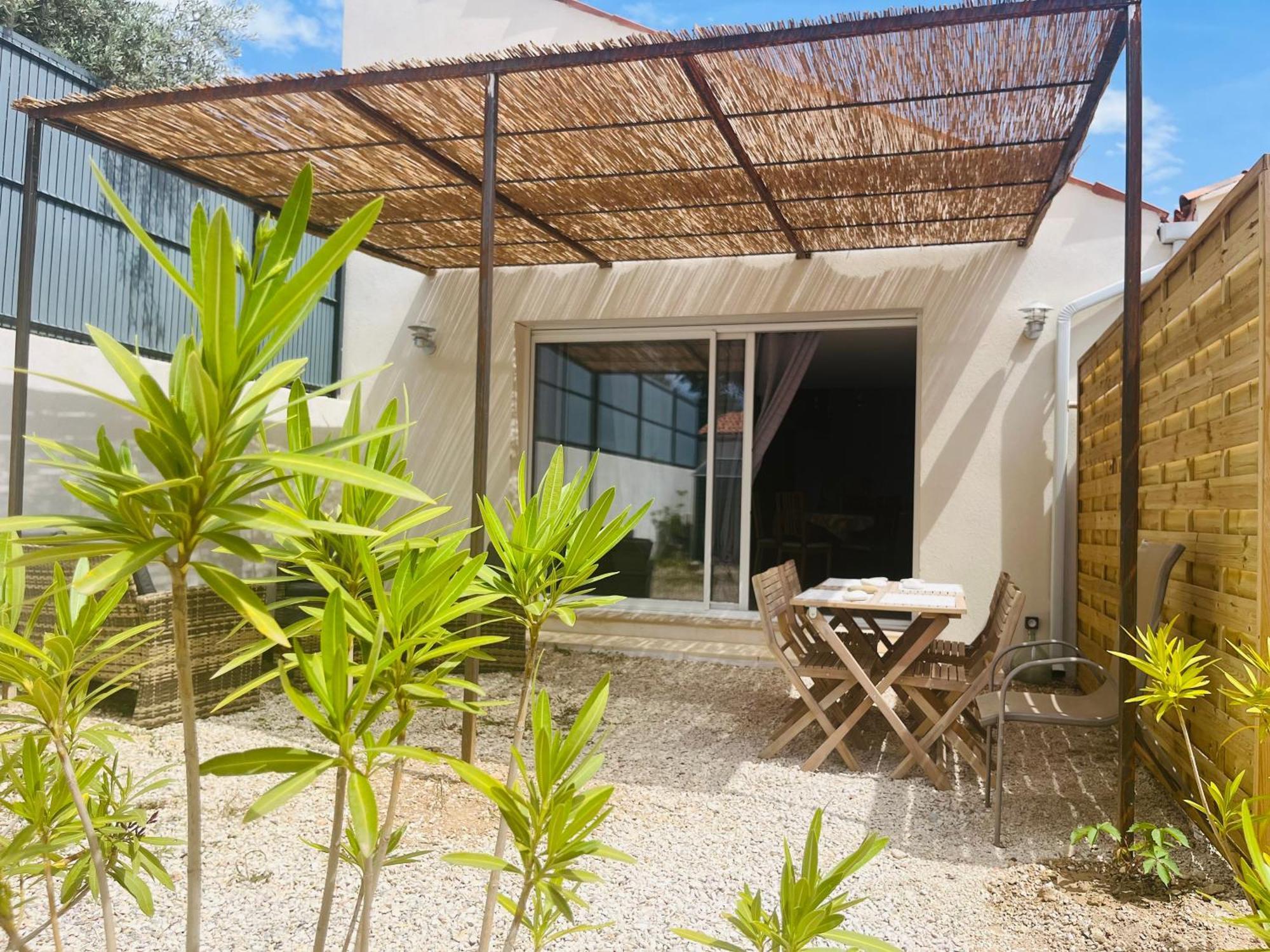 Chez Nous Hotel Mérindol Екстериор снимка